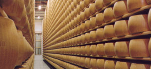 magazzino di parmigiano reggiano